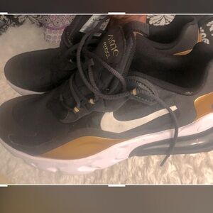 Nike 270’s